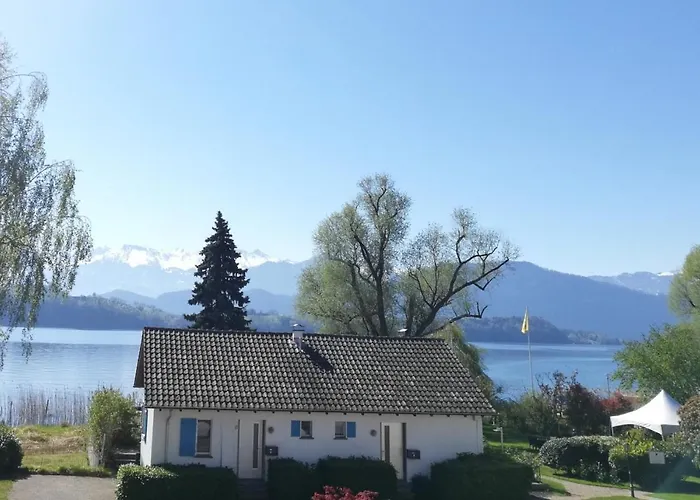 Swiss-Chalet Merlischachen - Romantik Schloss-Hotel Am See