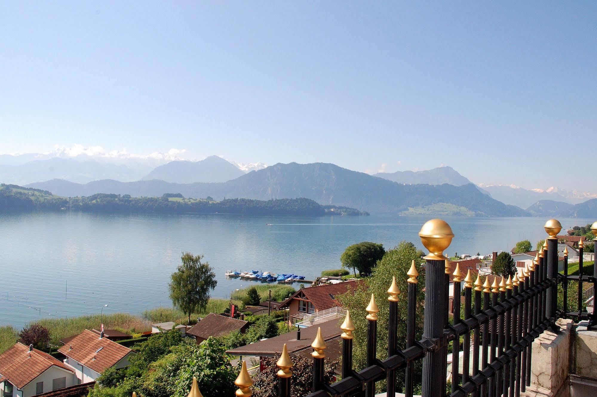 Swiss-chalet Merlischachen - Romantik Schloss-hotel Am Hotel